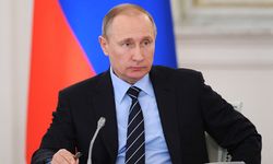 Putin liderlik için "önce edep" dedi