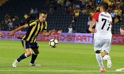 Kadıköy'de Van Persie’ye büyük tepki