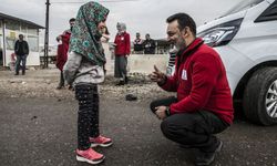 8 yaşındaki Suriyeli Maya Meri protez bacaklarına kavuştu