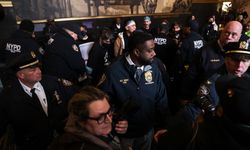 New York'ta, Biden'ı protesto eden protestocular gözaltına alındı