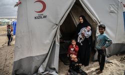 Refah'a sığınan onlarca Filistinli aile Türk Kızılay çadırlarında yaşıyor