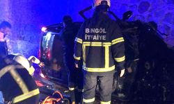 Bingöl'de otomobil istinat duvarına çarptı: 2 ölü