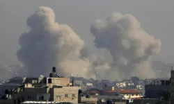 İsrail, Refah'ta BM yardım merkezini vurdu: Ölü ve yaralılar var