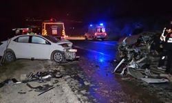 Gaziantep'te feci kaza! İki otomobil kafa kafaya çarpıştı, 2 ölü, 6 yaralı