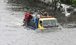 Endonezya'da şiddetli yağışlar sele neden oldu