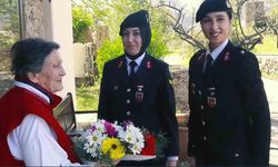 Türkiye’nin ilk kadın subayına Kadınlar Günü ziyareti