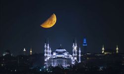 İstanbul'da yarım Ay görenleri mest etti