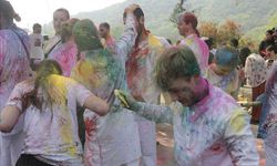 Nepal'de Holi Festivali kutlandı