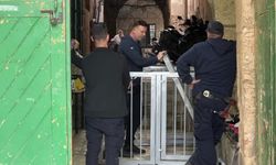 Zorba İsrail'den son alçaklık! Mescid-i Aksa'nın kapısına demir kafes