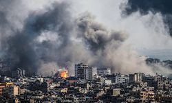 Katil İsrail durmuyor! Gece boyu Gazze'ye saldırdı