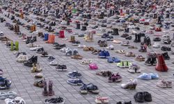Gazze için dikkat çeken eylem! Hollanda'da 14 bin çocuk ayakkabısı sergilendi