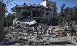 İsrail, Deir El-Balah’ta bir evi hedef aldı: Çok sayıda ölü!