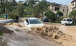 Bodrum’da isale hattı patladı, yollar göle döndü