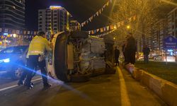 Diyarbakır’da seyir halinde el freni çekilen araç takla attı