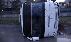 İşçi minibüsü devrildi: 6 yaralı