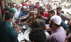 Pakistan'da Ramazan ayının ilk iftarı yapıldı