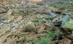 Elazığ'da meydana gelen 4.7'lik deprem Bingöl'deki su kanalının yerini değiştirmiş!