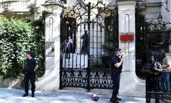 Paris'teki İran Büyükelçiliği'nde bombalı saldırgan paniği