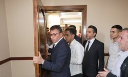 İskenderun Belediye Başkanı Mehmet Dönmez görevine hızlı başladı! Kapıyı söktü, rozetini çıkardı başladı!
