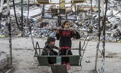 Gazzeli çocukların buruk bayram etkinliği