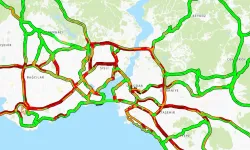 Yağmur sonrası İstanbul trafiği kilitlendi