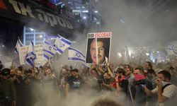 İsrailliler sokağa döküldü! Tel Aviv’de Netanyahu’ya istifa çağrısı