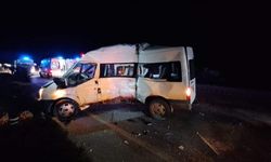 Samsun'da feci kaza! Yolcu otobüsüyle minibüs çarpıştı