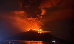 Endonezya’daki yanardağ patladı, 838 kişi tahliye edildi