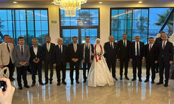 Hatay Büyükşehir Belediye Başkanı Öntürk, eski TBMM Başkanı'nın kızının düğününe katıldı