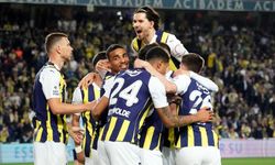 Kadıköy'de 6 gollü nefes kesen maç! Fenerbahçe zirve takibi sürdürdü
