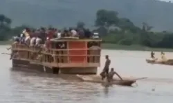 300 kişiyi taşıyan tekne battı!