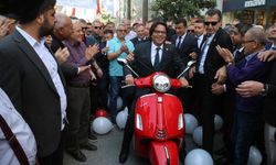 Özgür Özel'den Denizli İl Başkanına 'kırmızı motosiklet' hediyesi!