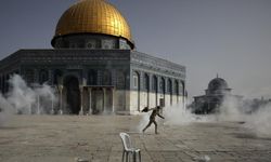 Filistinlilere zulüm son bulmuyor! Ramazanın son cumasında da Mescid-i Aksa'ya girilemiyor
