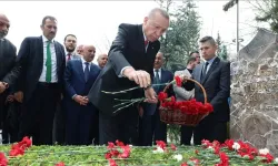 Cumhurbaşkanı Erdoğan Alparslan Türkeş'in kabir ziyaretine gitti