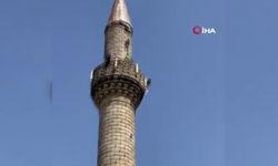 Tokat'ta cami minaresine yıldırım düştü