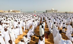 Senegal'de bayram namazı beyazlar içinde eda edildi