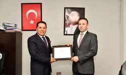 Esenyurt Belediye Başkanı Prof. Dr. Ahmet Özer mazbatasını aldı