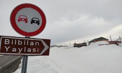 Yayla evleri kar rahmetinin altında