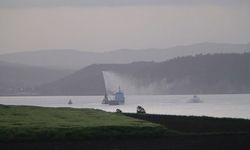 Çanakkale Boğazı’nda gemi cayır cayır yandı