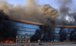Protestocular hükümet binasını yaktı!