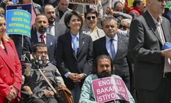 Engellilerden TBMM önünde protesto: 4 bin 195 lira aylıkla geçim mi olur