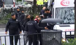Saraçhane'de 1 Mayıs provokasyonu: Kaldırım taşı atılan çok sayıda polis yaralandı