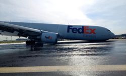 Faciaya ramak kala! İstanbul Havalimanı'nda uçak gövde üzeri indi