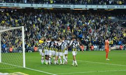 Fenerbahçe, Kayserispor'u 3-0 mağlup ederek şampiyonluk şansını korudu