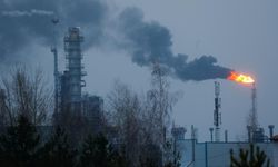 Rusya'ya İHA saldırısı! Petrol depolama tesisini alevler sardı