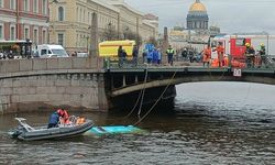 Rusya’da yolcu otobüsü nehre böyle uçtu: 4 ölü var