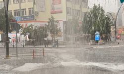 Isparta’da dolu yağışı etkili oldu, trafikte zor anlar