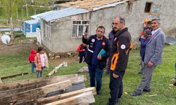 Ağrı’da fırtına çatıları böyle uçurdu