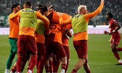 Galatasaray 24.şampiyonluğu kutluyor