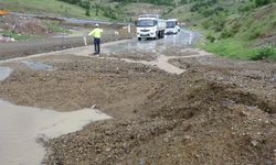 Yozgat’ta şiddetli yağış toprak kaymasına neden oldu, trafik aksıyor